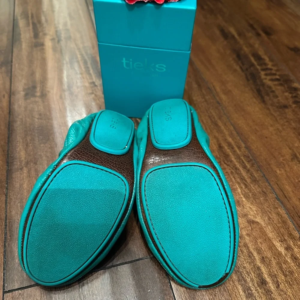 Tieks Teal Patent Leather Flats – Size 6 - Picture 5 of 6
